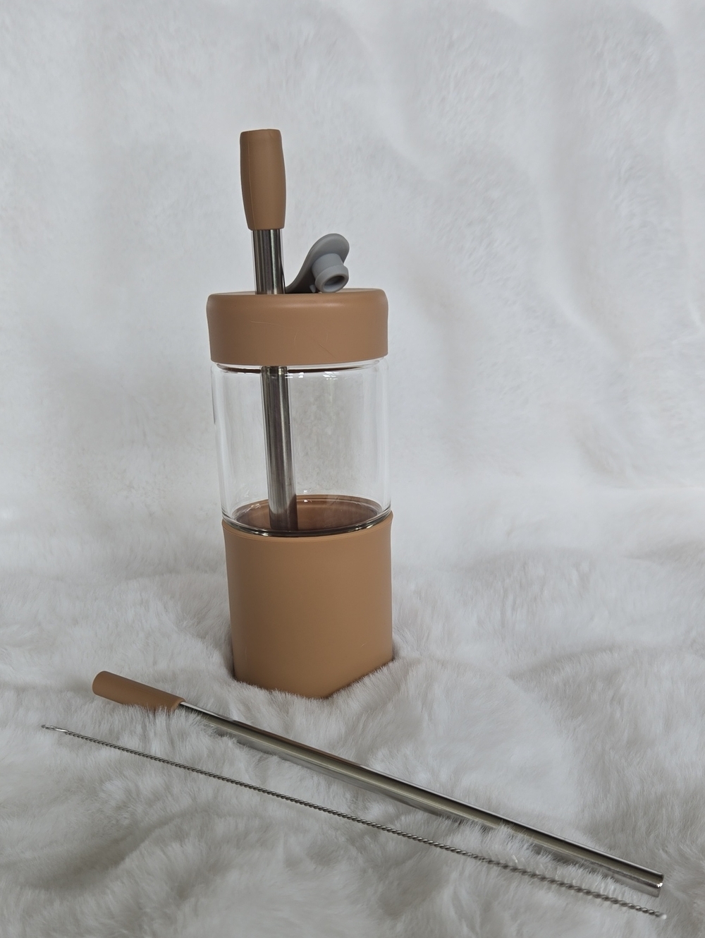 20 oz Glass Tumbler with Silicone Lid & Straws, Khaki
